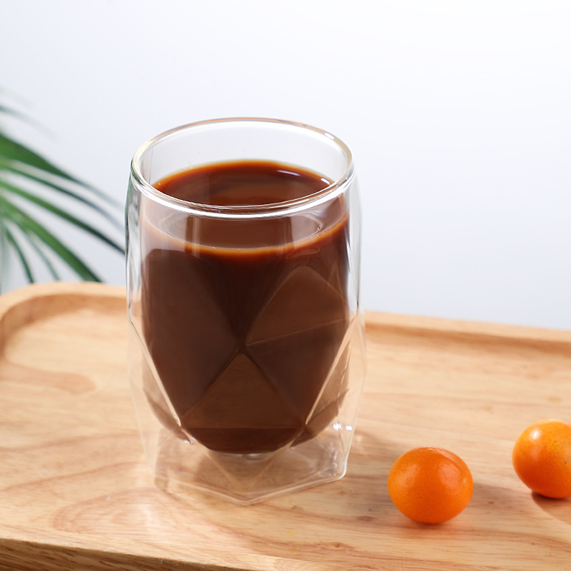 كوب زجاجي معزول بسيط ومقاوم للحرارة بجدار مزدوج